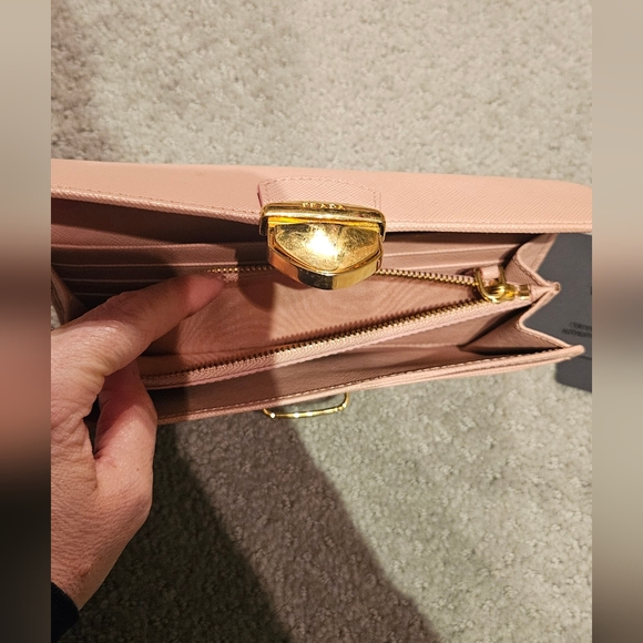 Prada Wallet - Picture 7 of 7